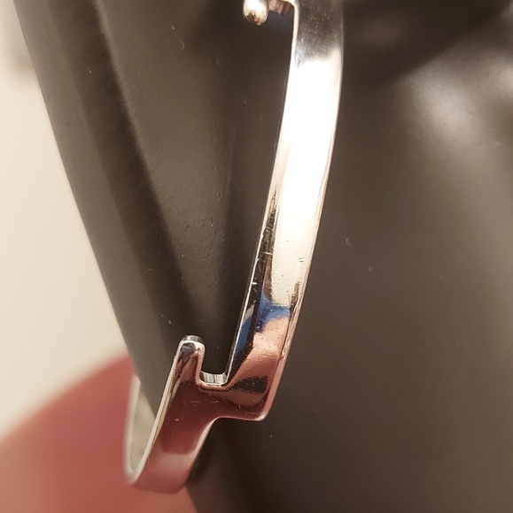 Avon silver tone bangle - Picture 3 of 6